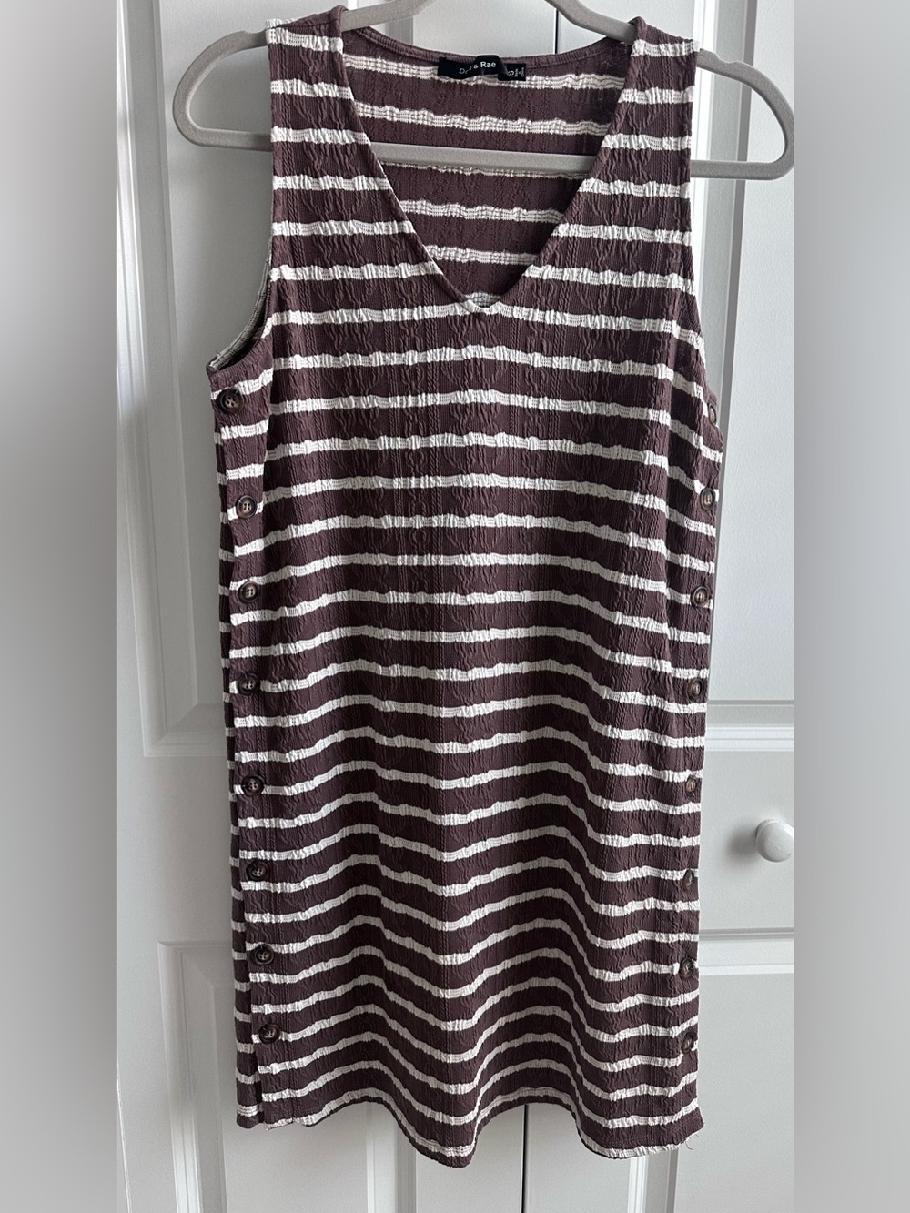 Doe & Rae Women’s Sleeveless Striped Dress Size Small Brown Ivory V-Neck